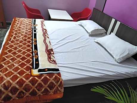 SPOT ON Hotel Golden Gajraula