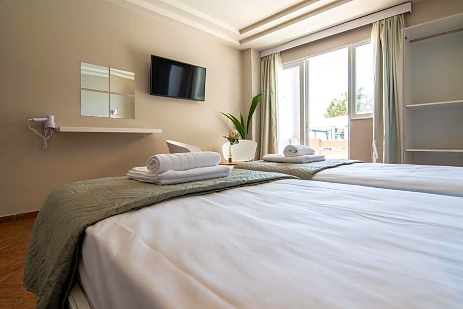 Girogiali beach hotel - Adults only