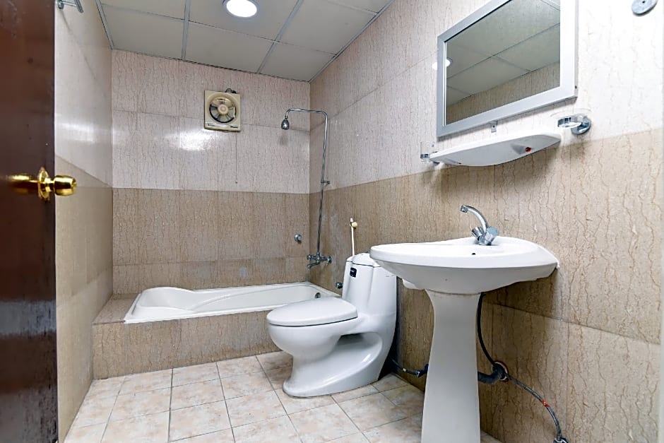 OYO 416 Bonais Hotel