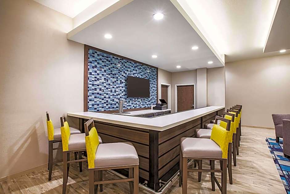 La Quinta Inn & Suites by Wyndham Wichita Northeast