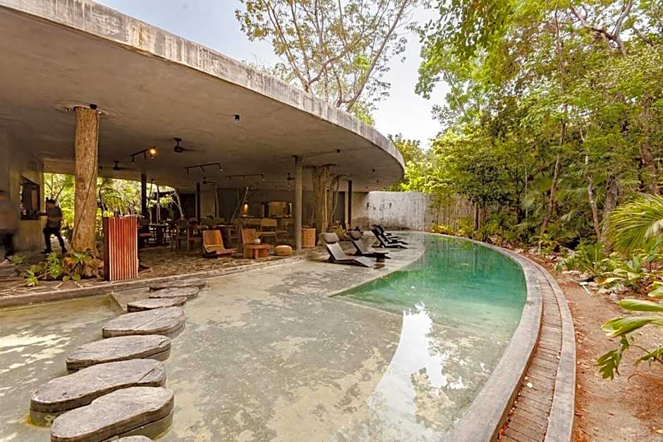 Encanto Luxe Jungle Apt 10min BeachHot TubKing