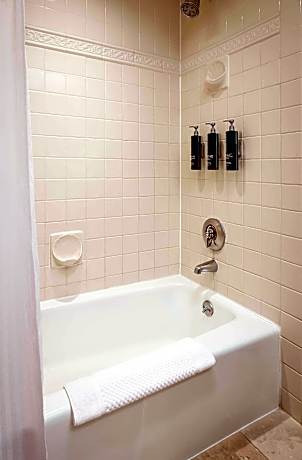 2 Queen Pool View/ Balcony