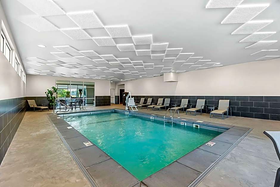 Best Western Plus Bolivar Hotel & Suites