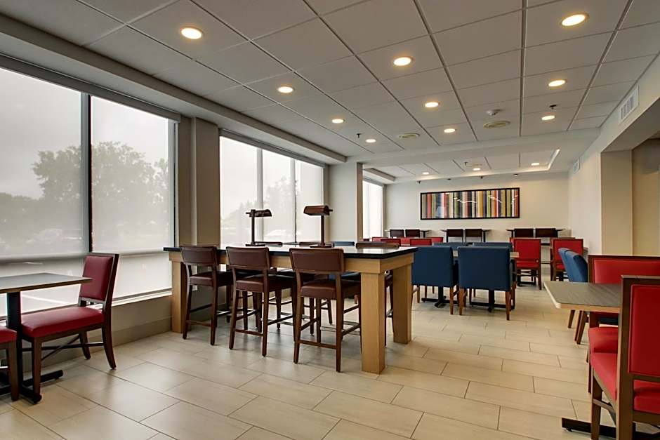 Holiday Inn Express Voorhees - Mt. Laurel By IHG