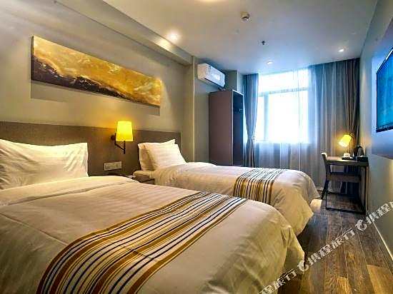 Ease Hotel (Ningbo Tianyi Sqaure Jiangxiaqiao Metro Station)