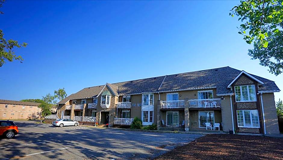 Fullerton Manor Inn