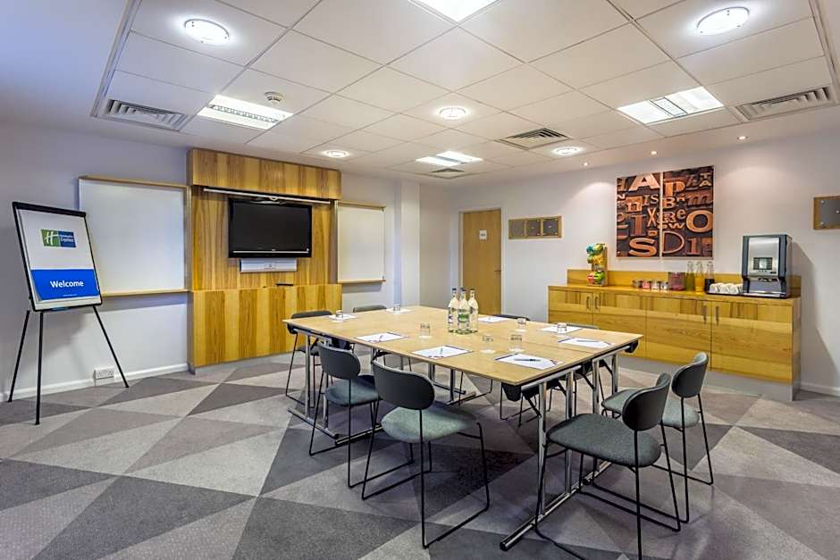 Holiday Inn Express London - Watford Junction By IHG