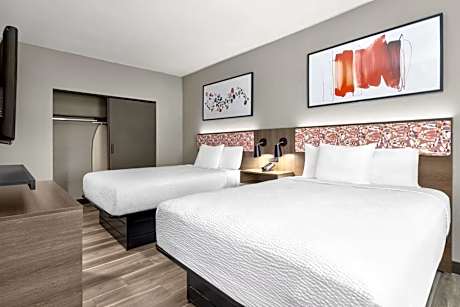One-Bedroom Queen Suite with Two Queen Beds - Non-Smoking
