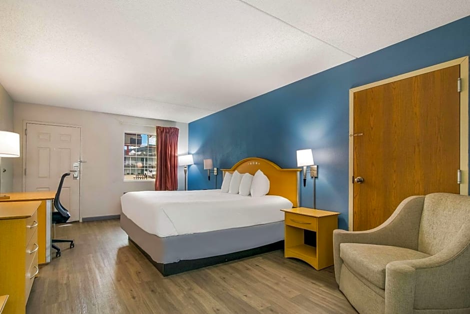 Econo Lodge Branson Theater District