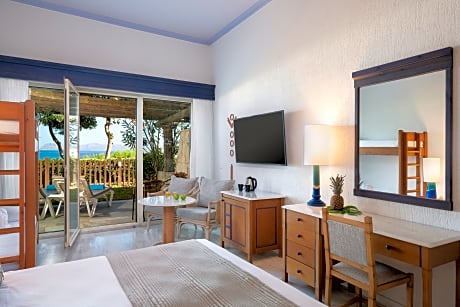 DELUXE GARDEN FAMILY ROOM