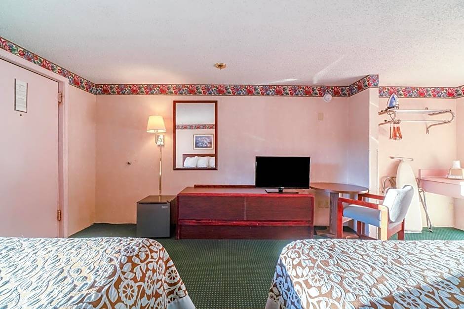 Ozark Junction mountain view by OYO