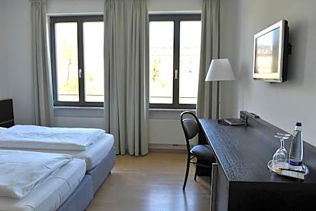 Double Room (1 Adult)