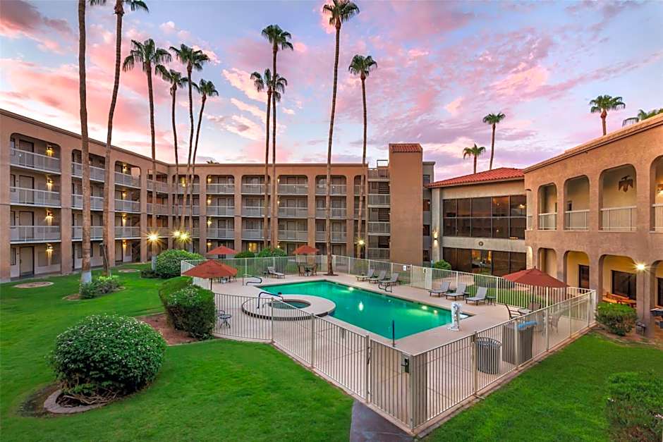 Best Western Plus Scottsdale Thunderbird Suites