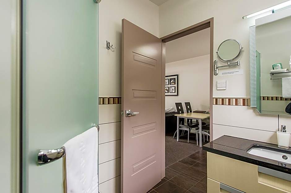 151 On London Motel & Conference Centre