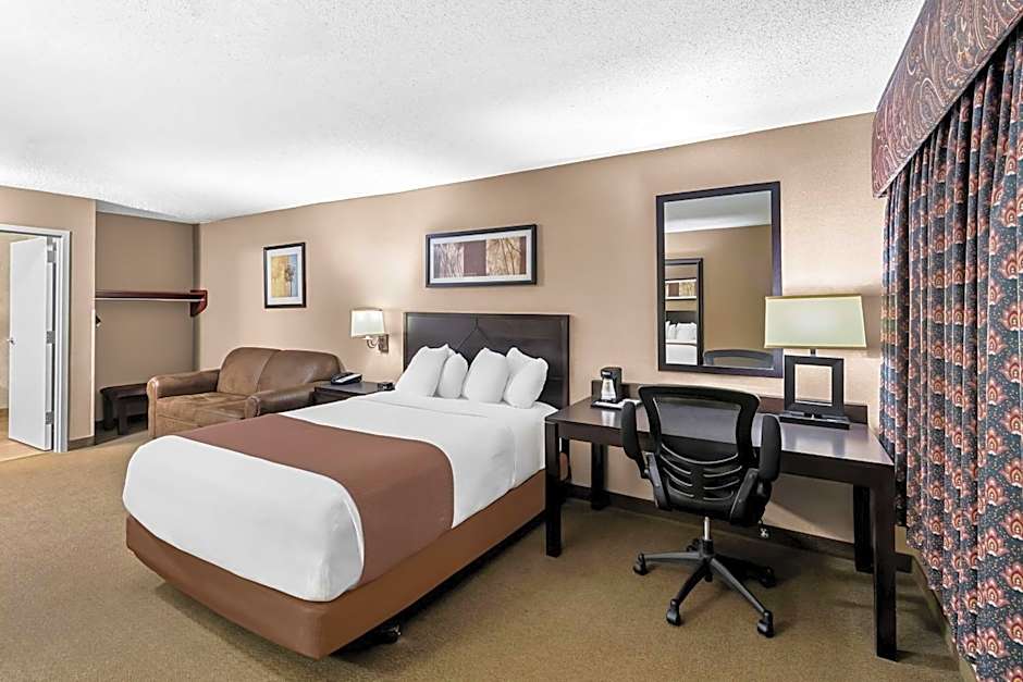 Heartland Inn & Suites, SureStay Collection by Best Western