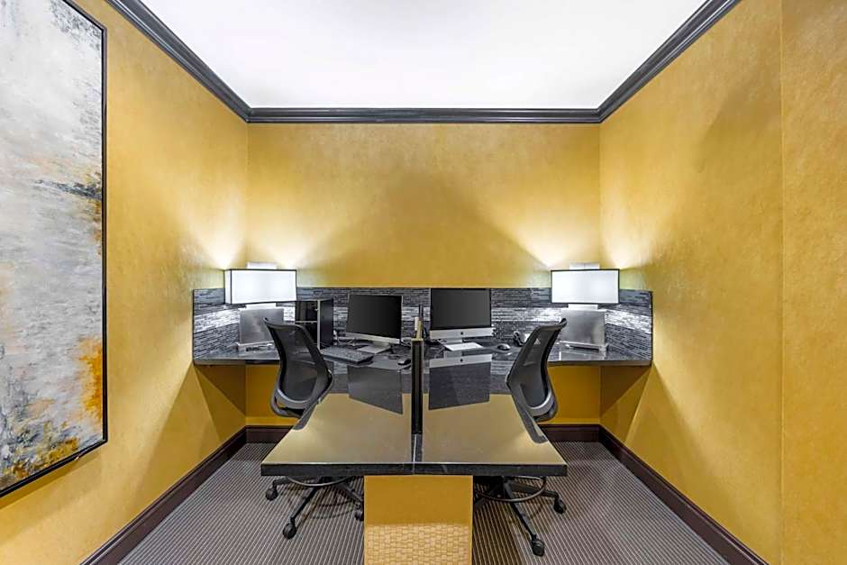 Best Western Plus Emerald Inn & Suites