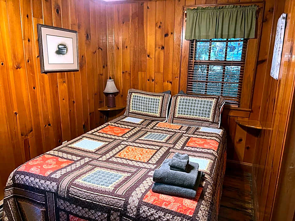 Cozy Cabin Pet Friendly ADA Compatible