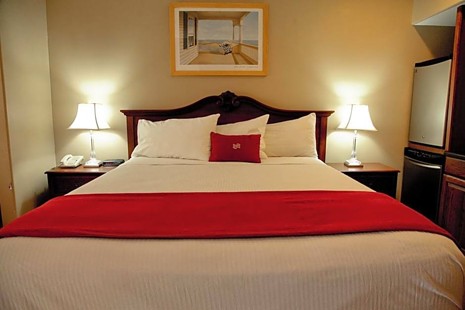 Lake Grassy Inn & Suites