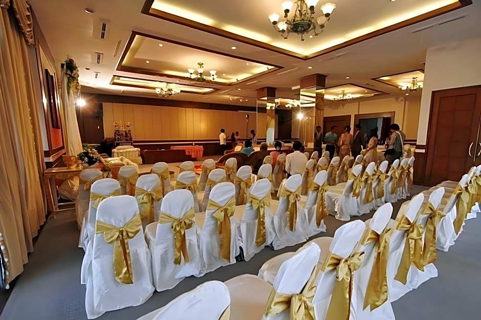 Khanom Golden Beach Hotel