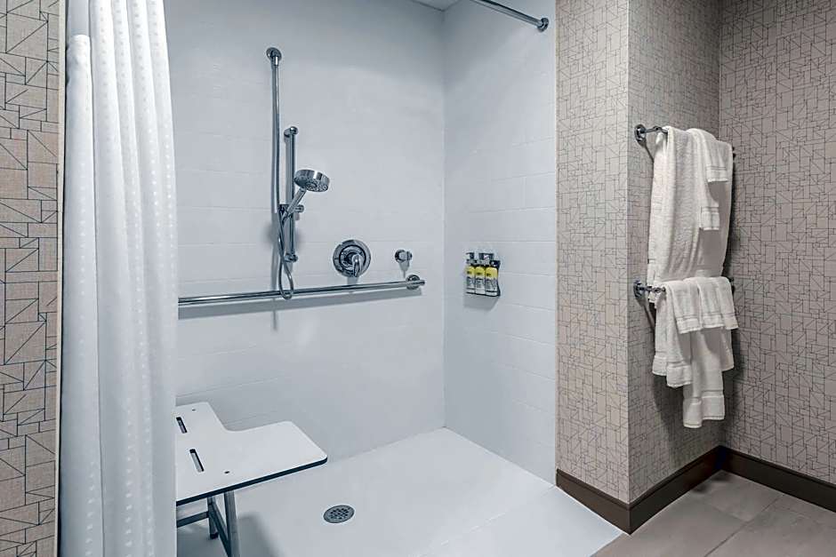 Holiday Inn Express & Suites Chicago OHare Airport, an IHG Hotel By IHG
