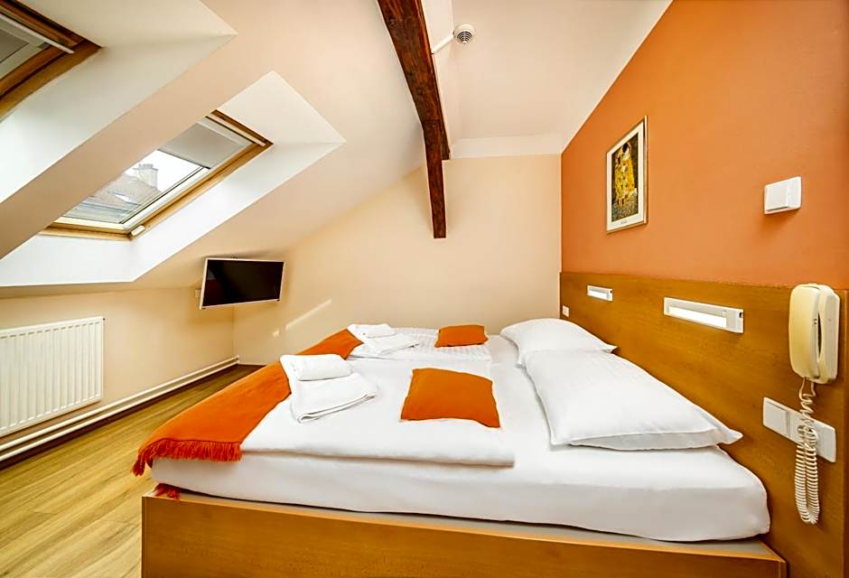 Hotel Golden City Garni