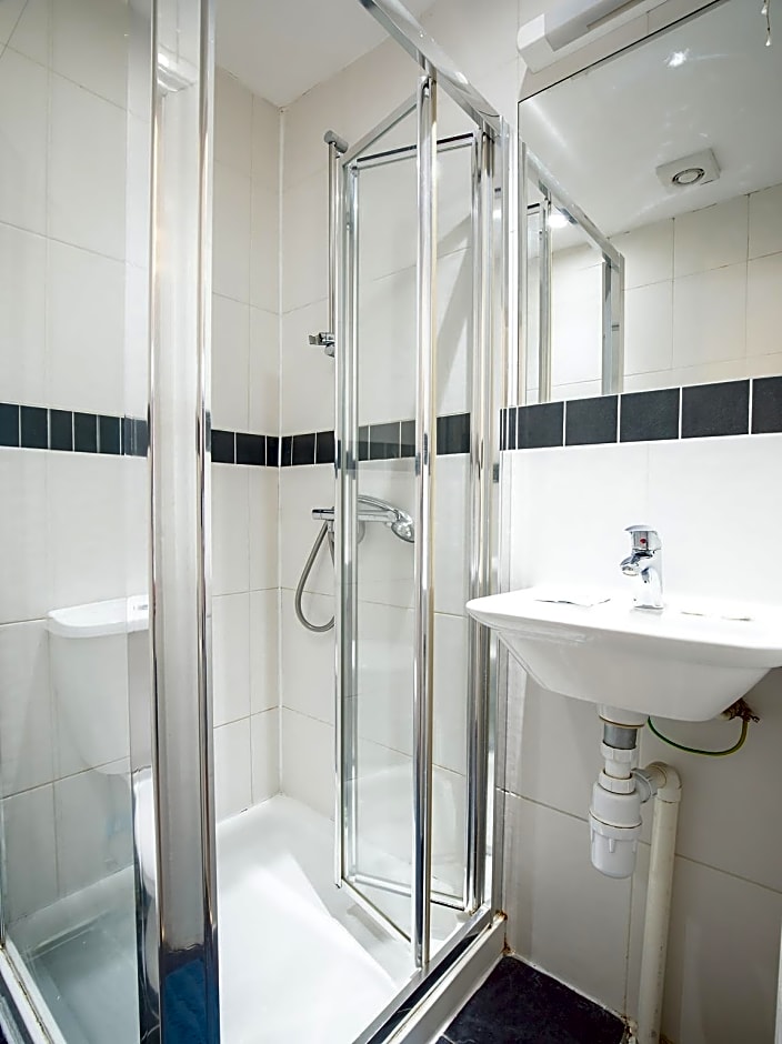 OYO TamTam Acton Hotel