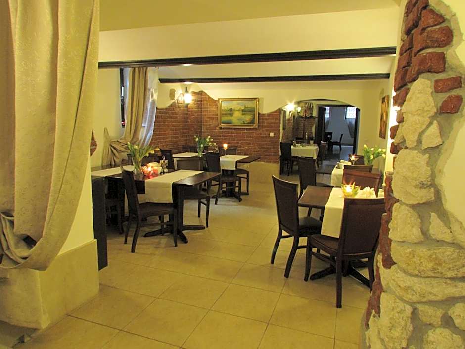 Dworek Złoty Róg Hotel i Restauracja