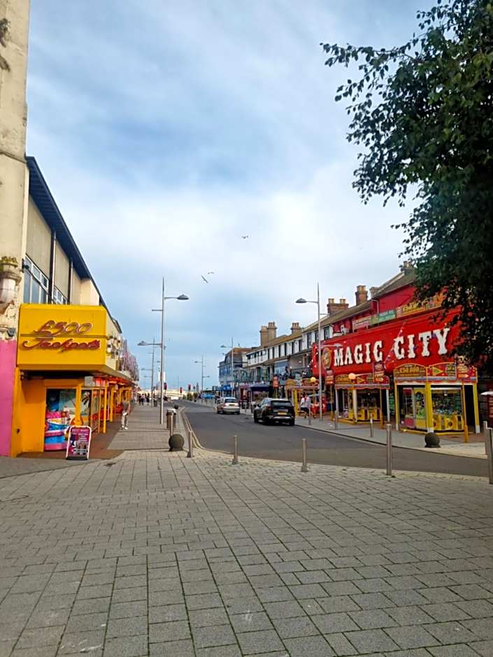 Modern Family Caravan with WiFi at Valley Farm, Clacton-on-Sea