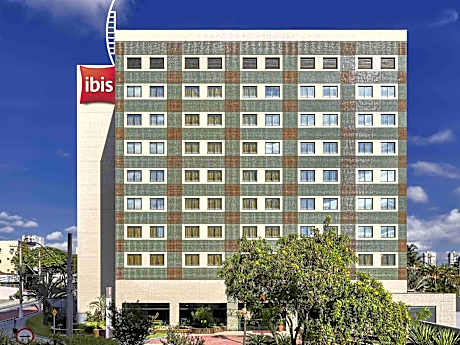 Ibis Taubate