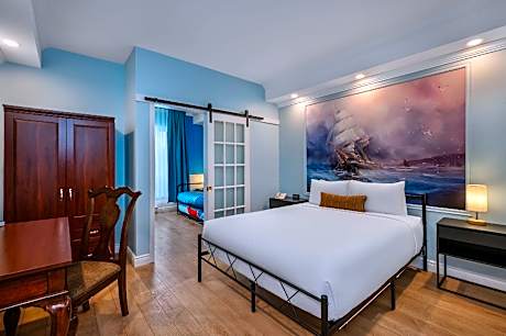 Family Suite with King Bed and Two Single Beds - Non Smoking