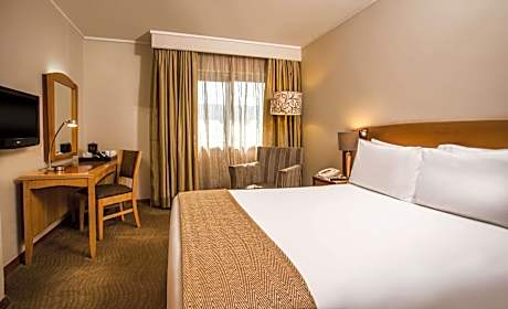 Standard Queen Non-Smoking