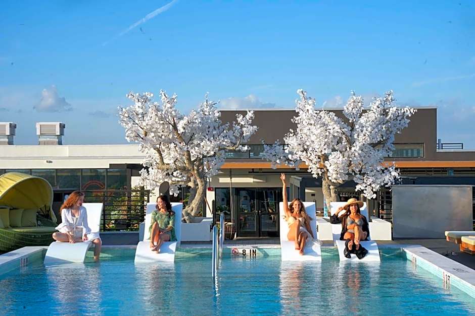 Dolce by Wyndham Hollywood