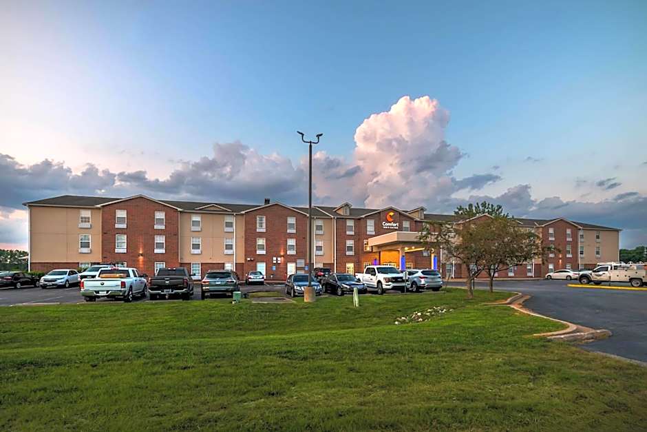 Comfort Inn & Suites Chesterfield - St. Louis