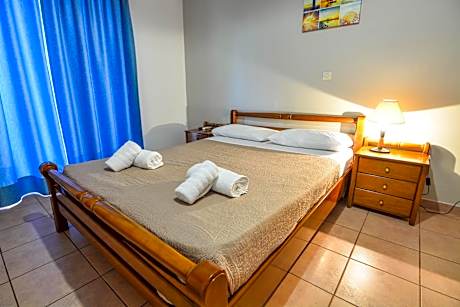 Superior One-Bedroom Apartment (4 Adults)