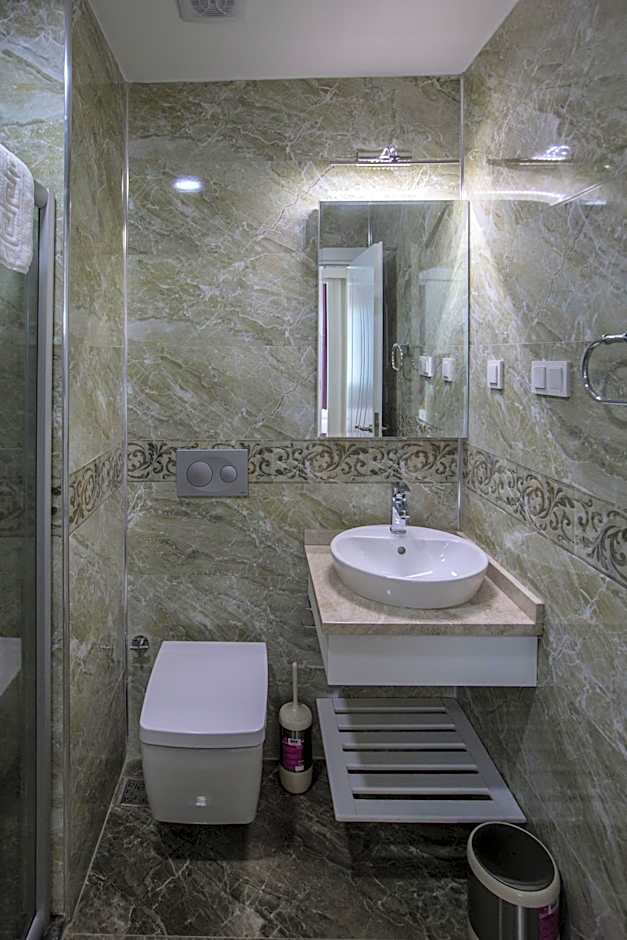 Clementin Suits Sigacık