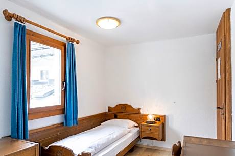 Twin Room with Private External Bathroom