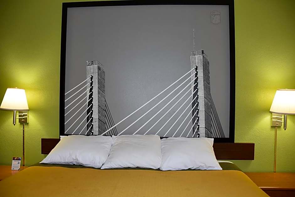 Super 8 by Wyndham Tifton