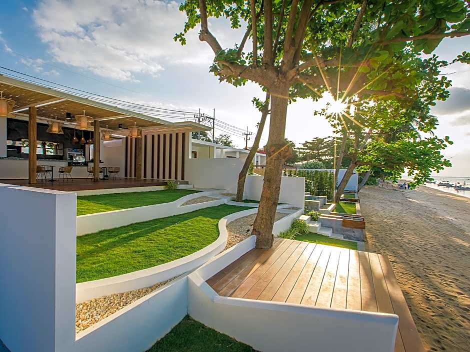 White Whale Beachfront Pool Villa