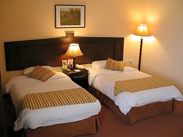 Al Fanar Palace Hotel and Suites