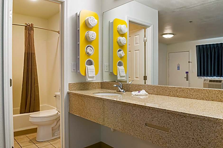 Motel 6-Bay Saint Louis, MS