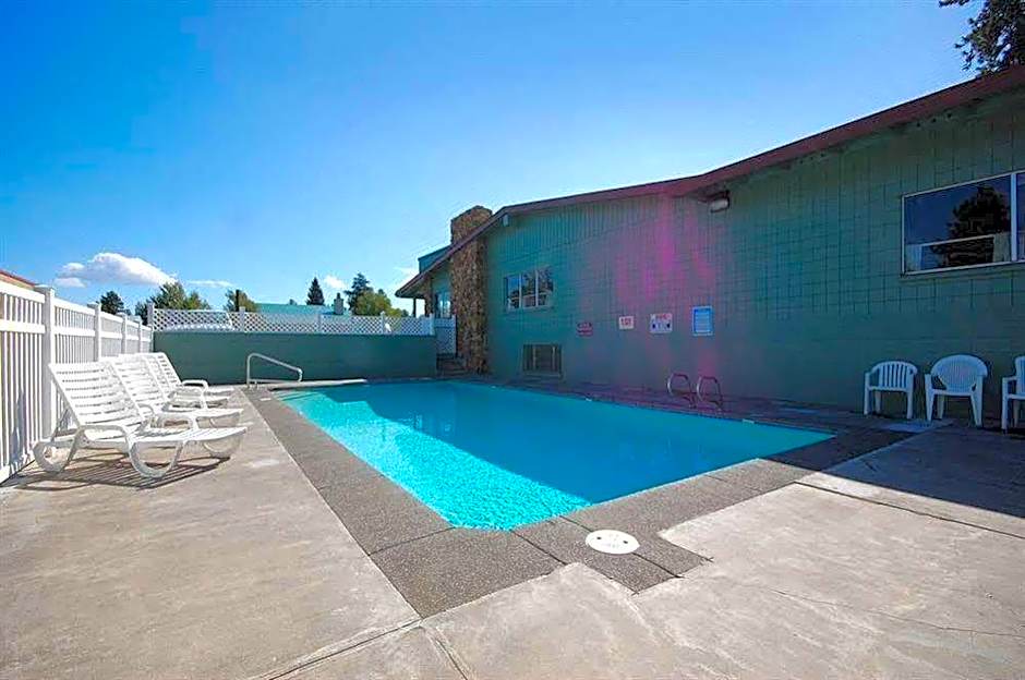 Bend Inn & Suites