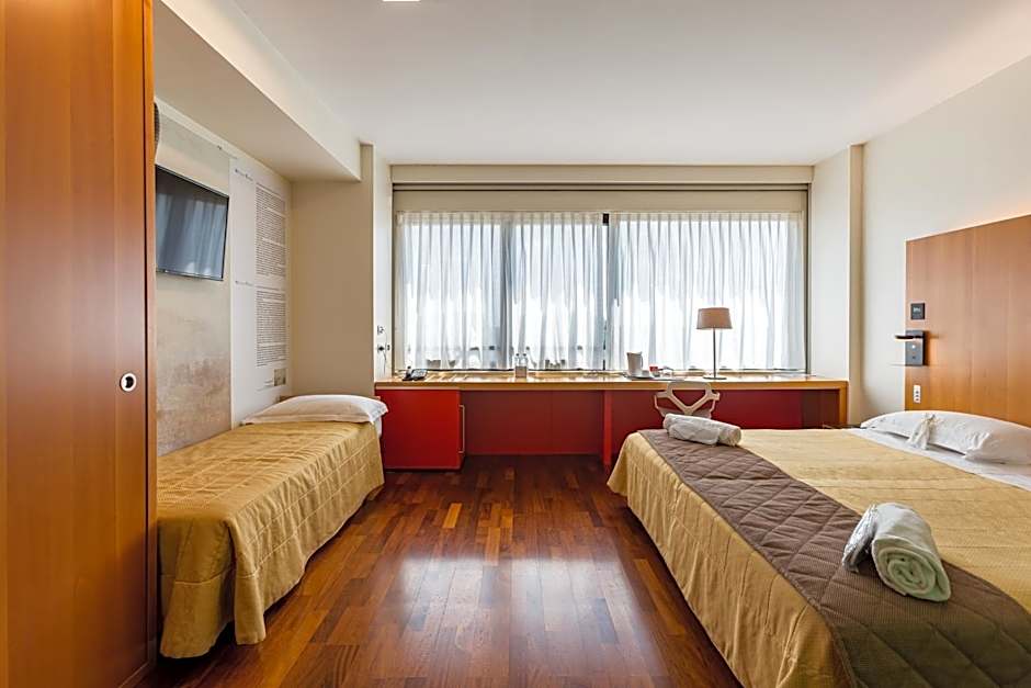 NEW IPOINT HOTEL