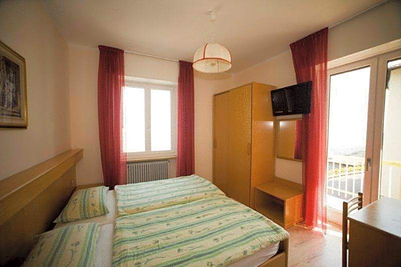 Foto 1 di 2 di 1 Double Bed or 2 Beds, Balcony, Annex Building