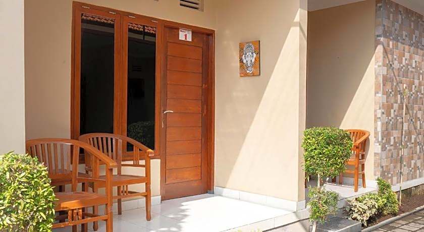 RedDoorz near Buleleng Harbour 2