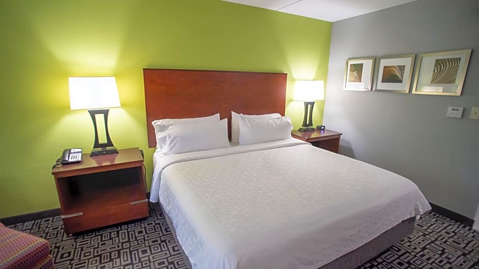 Holiday Inn Express Hickory-Hickory Mart