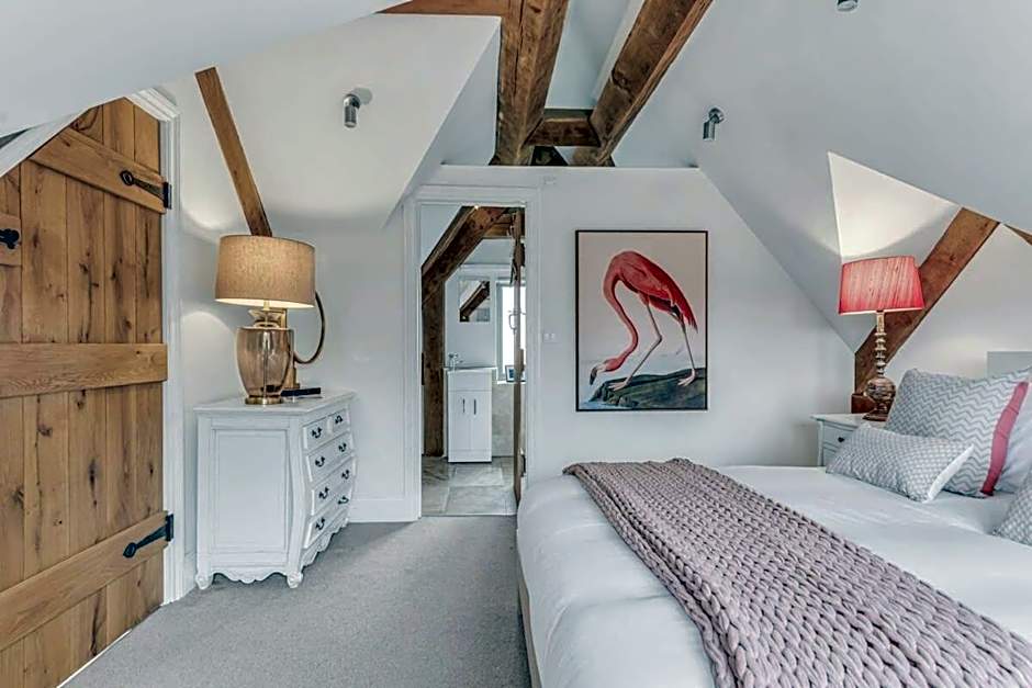 Hiron's Piece - Hot Tub Packages Available