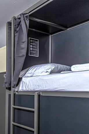 Solo Pod Bunk in 6-Bed Female Dorm