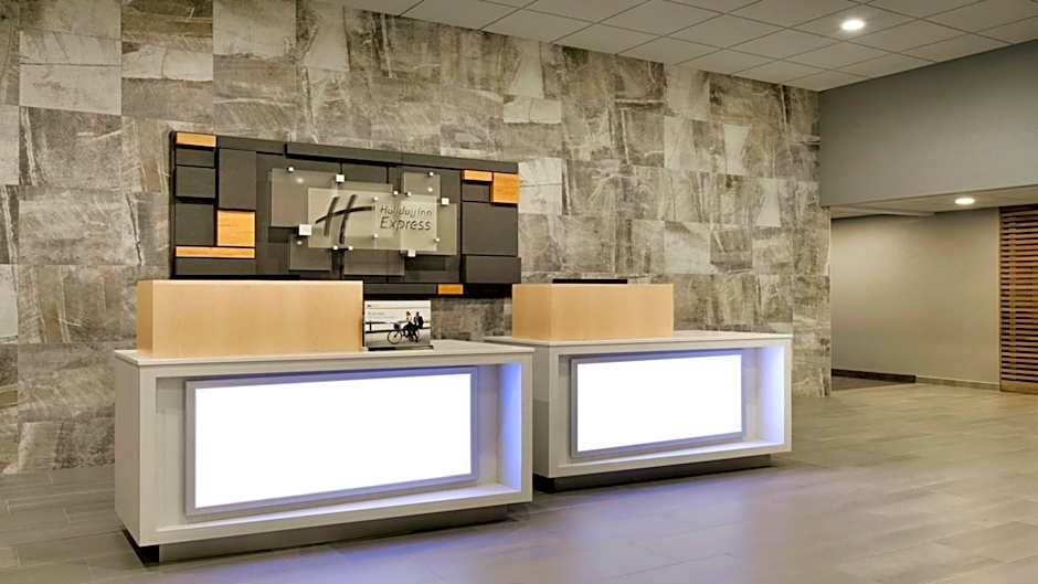 Holiday Inn Express Williamsbrg Busch Gardens Area By IHG