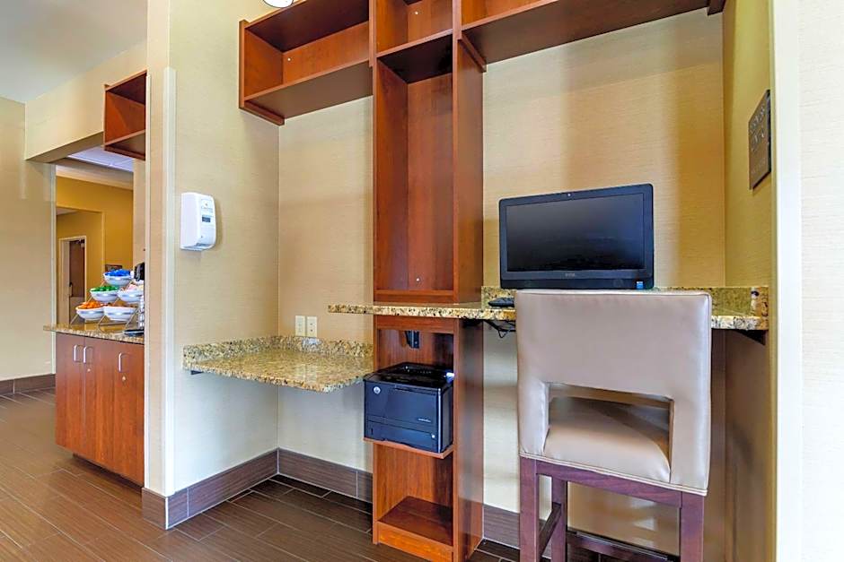 Comfort Inn & Suites