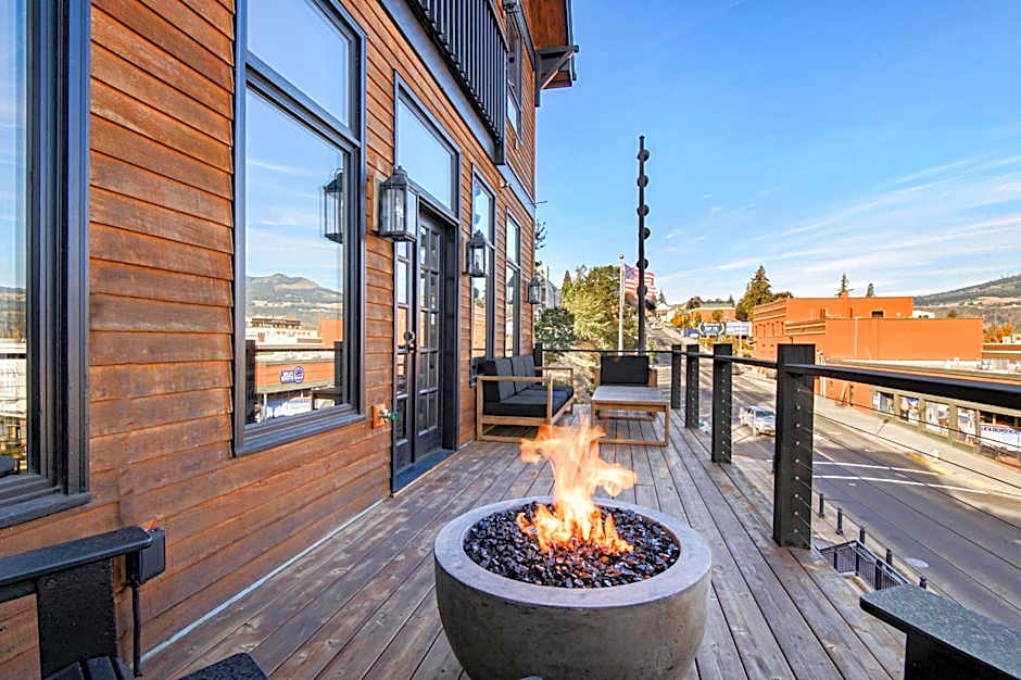 Horsefeathers Hotel